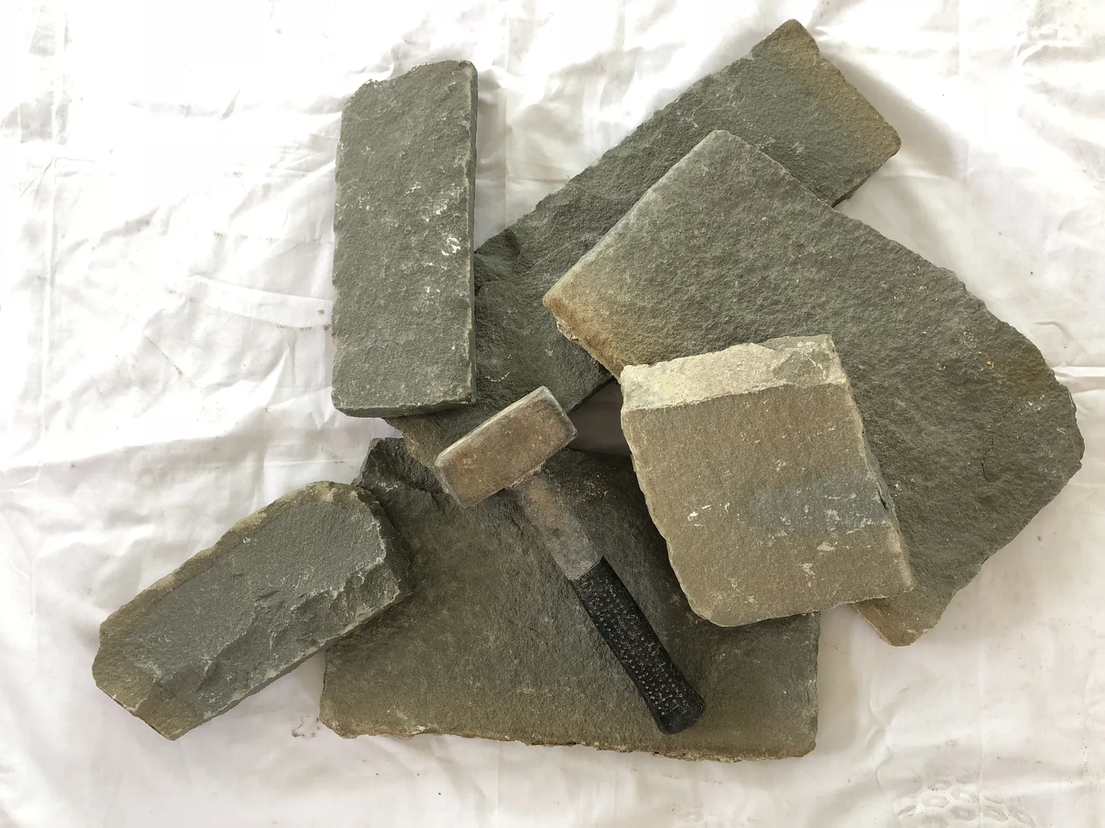 Campione di pietra della linea Sarnico per rivestimento con retro segato